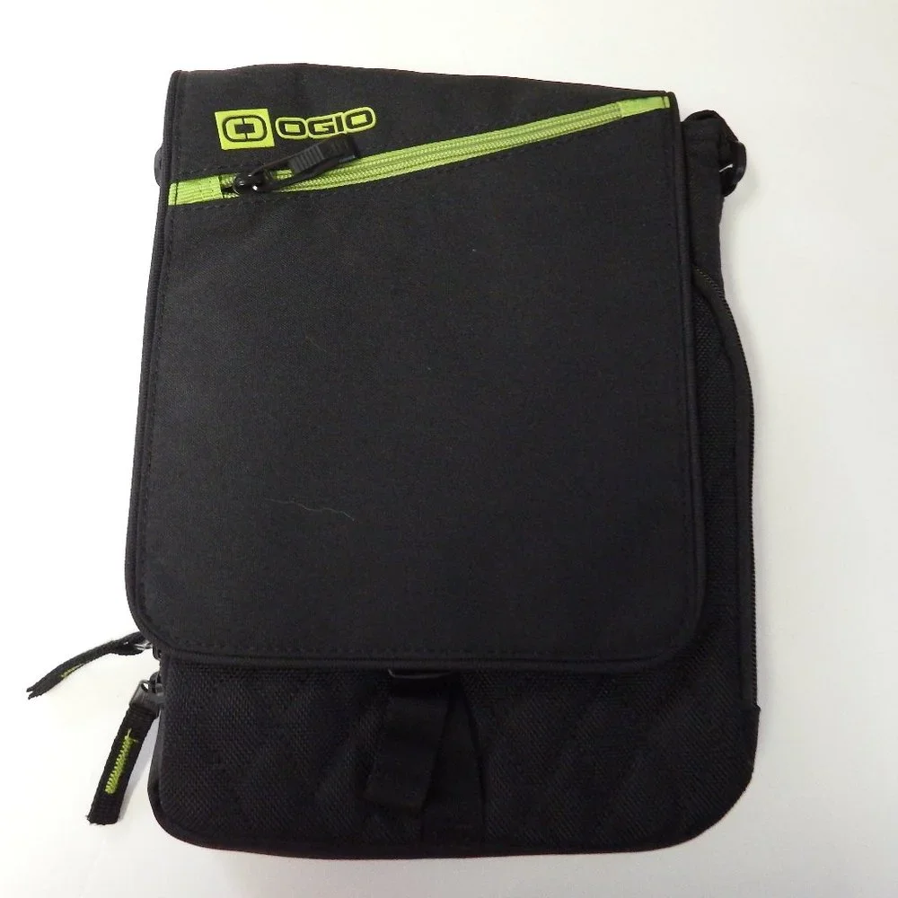 Crossbody black bag for tablet by Ogio